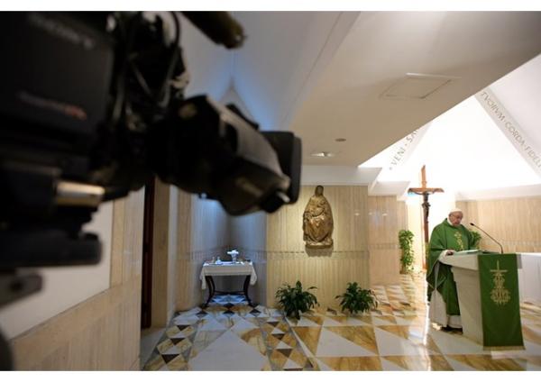 Ranná homília pápeža Františka: Máme poklad v hlinených nádobách