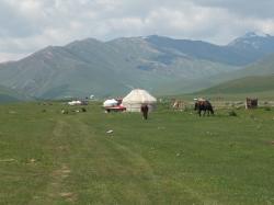 02a jurty v horach Kirgistanu.jpg - 