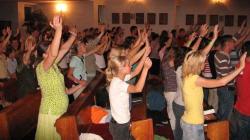 CHVÁLY- 3-dňový worship seminár v Poltári 2009 - CHVÁLY.jpg