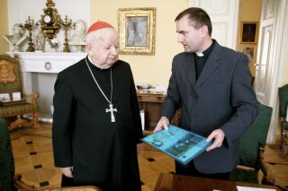 O P15 už vie aj poľský kardinál Dziwisz