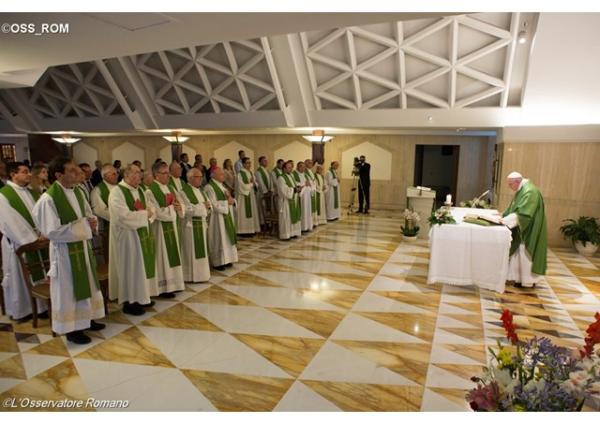 Pápež v homílii: Zhromažďujme poklady, ktoré majú cenu na „nebeskej burze“
