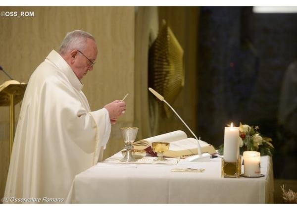 Ranná homília pápeža Františka: Boh nás objíma ako prvý
