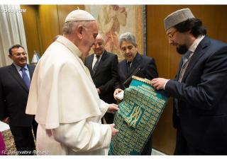 Pápež František dostal pozvanie na návštevu mešity v Ríme