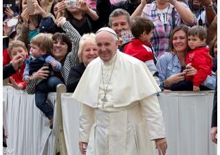 Vyše 600 Slovákov na generálnej audiencii, pápež pozdravil Modlitby matiek
