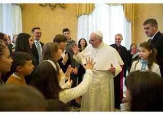 Svätý Otec František mladým z Talianska: Načúvajte starým rodičom