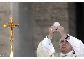 Slávnosť Božieho Tela v Lateráne: Eucharistia je liek na rozkúskovaný život