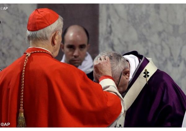 Pôstny znak popola opäť udelí Svätému Otcovi kardinál Jozef Tomko