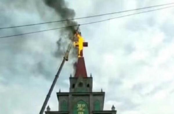 Henan, chronicles of daily persecution: crosses and religious signs destroyed, blackmail and bans