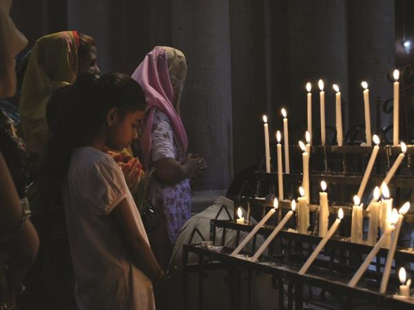 Kresťanská teenedžerka rozpráva v Pakistane svedectvo o únose a nútenom manželstve