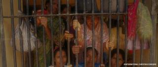 Šesť indických kresťaniek je zatknutých na narodeninovej oslave a obvinených z vynútených konverzií