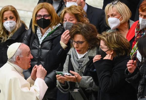  Vy, detičky moje, ktoré hovoríte, že ma milujte; ešte nieste schopní odpustiť! Nechcete milovať tých, ktorí sú po vašom boku! 