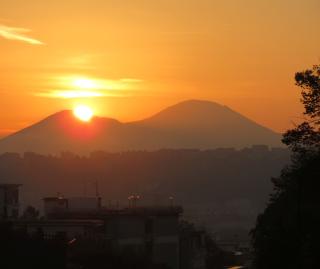NEAPOL – PO STOPÁCH KŇAZA DOLINDA RUOTOLA 2. AKO SA UTVÁRALO DUCHOVNÉ PROSTREDIE V HISTÓRII NEAPOLA