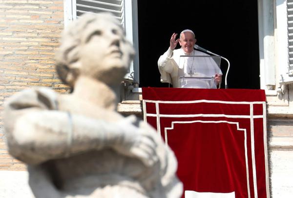 Drahé deti, milované Bohom. Aj dnes, ako Matka Útechy, prichádzam medzi Vás, aby som Vám darovala pokoj.
