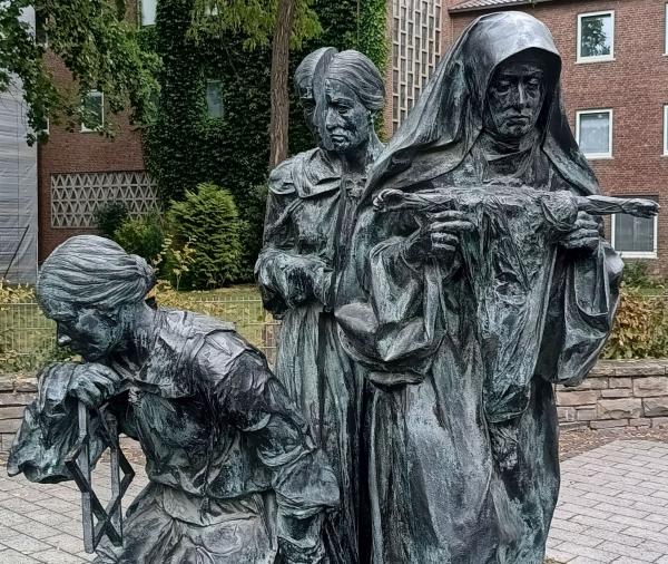 OD VLAŽNEJ ŽIDOVKY CEZ HĽADAJÚCU ATEISTKU KU KRESŤANKE AŽ NA KRÍŽ