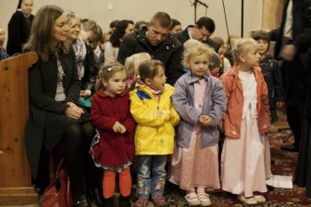 Nedeľné omše so spevom detí z meterskej školy
